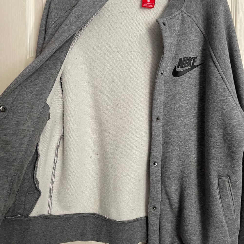 NIKE women or men fashion grey jacket size LARGE